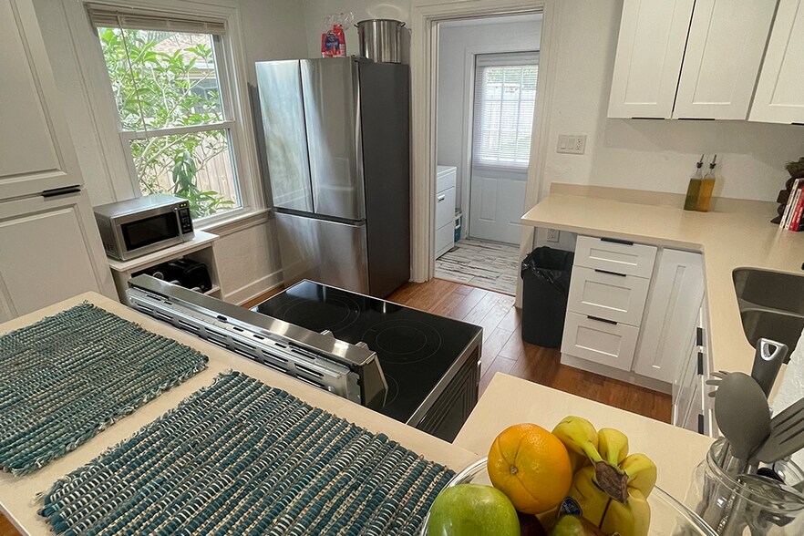 Building Photo - 4520 Burlington Ave N