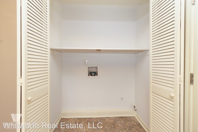 Building Photo - 624 33rd St E