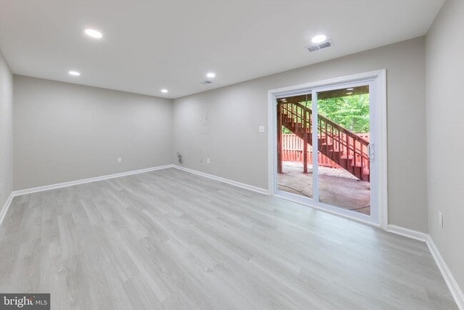 Building Photo - 344 Moseby Ct