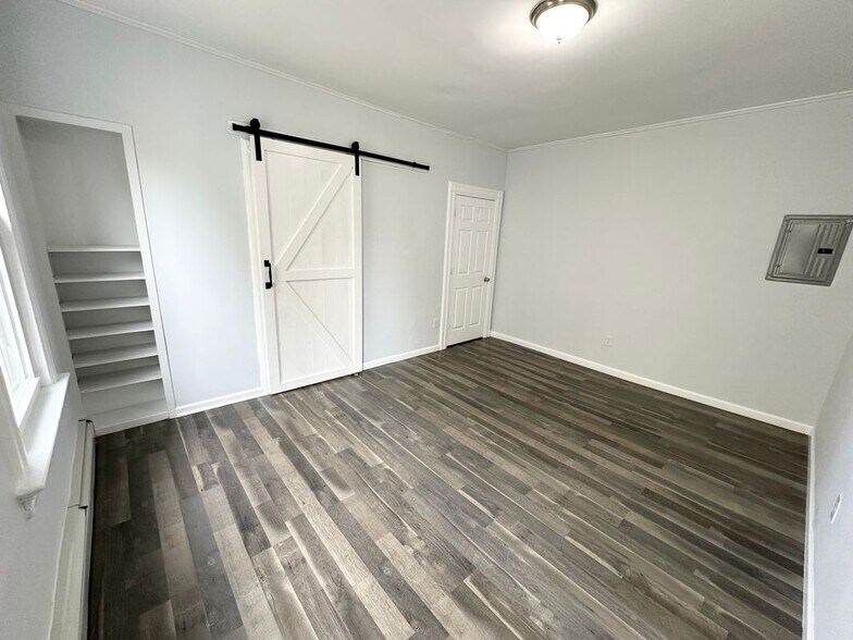 Building Photo - 44 Chestnut St