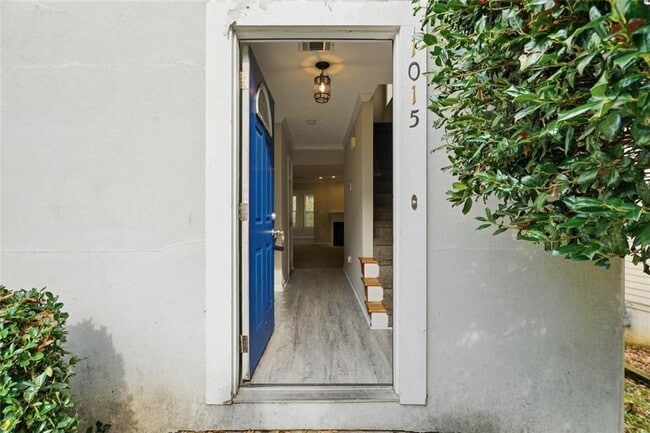 Building Photo - 1015 Plantation Way