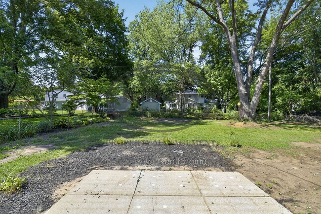 Building Photo - 6946 Kinsman Dr