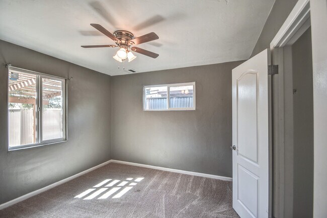 Building Photo - 2307 w whitton