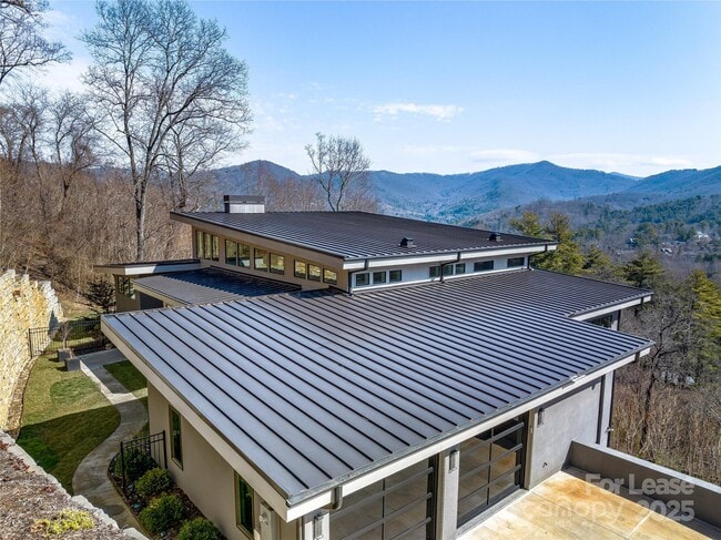 Building Photo - 34 Grovepoint Way