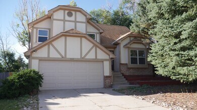 Building Photo - 4 Bed, 3 Bathroom House with Fenced in Bac...
