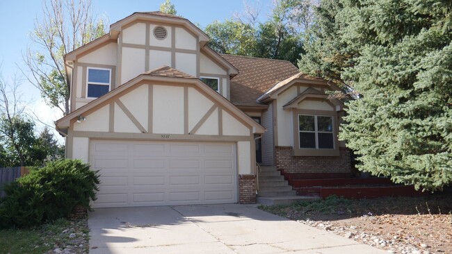 Primary Photo - 4 Bed, 3 Bathroom House with Fenced in Bac...
