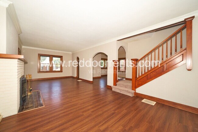 Building Photo - 412 N Merrill St