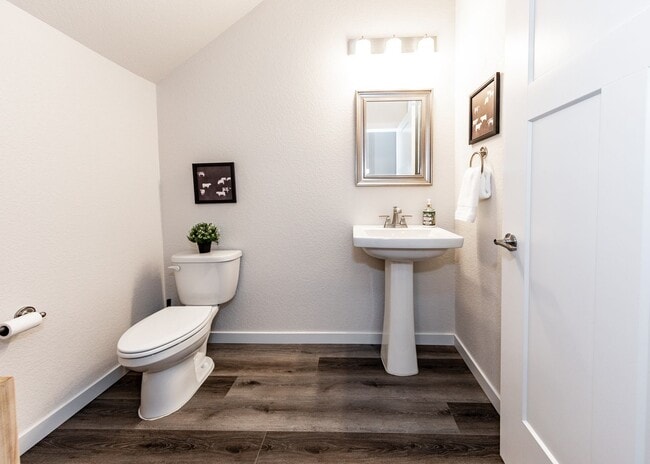 Building Photo - Fully Furnished 3 Bedroom 2.5 Bath Luxury Townhome by Garden of the Gods