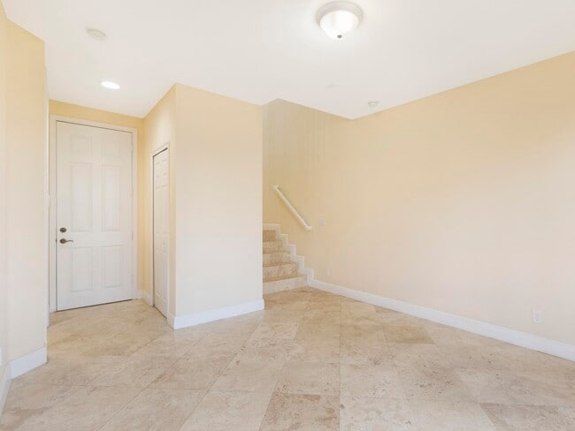 Building Photo - 3028 Waterside Cir