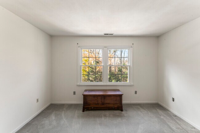 Building Photo - 23 Westview Dr