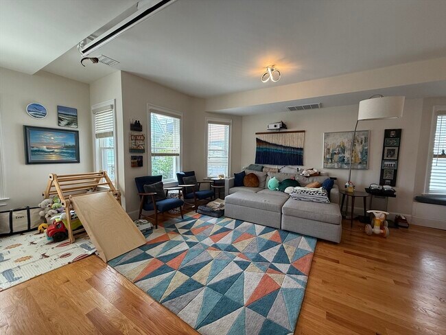 Building Photo - 24 Shapley Ave