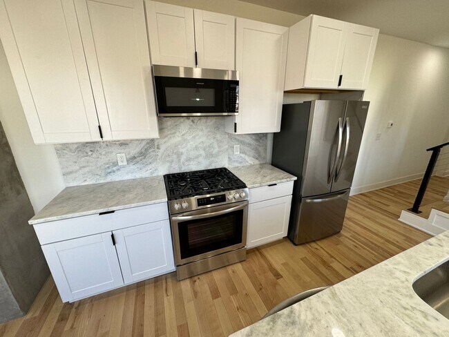Building Photo - 2 Bedroom - Weiland Park