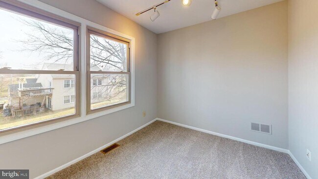 Building Photo - 72 Whethersfield Cir