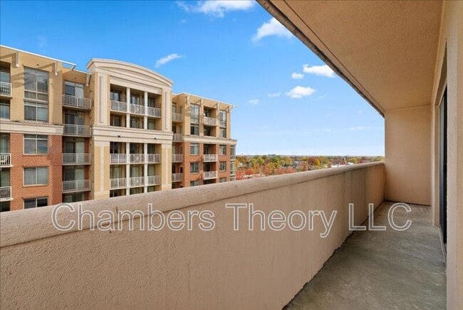 Building Photo - 1301 N Courthouse Rd