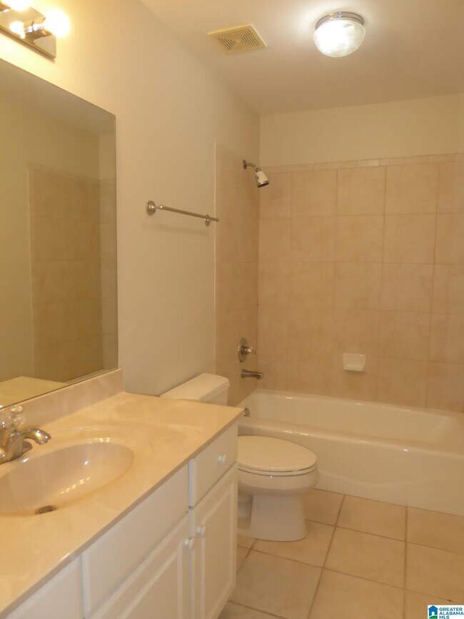 Building Photo - 1040 Cole Cir