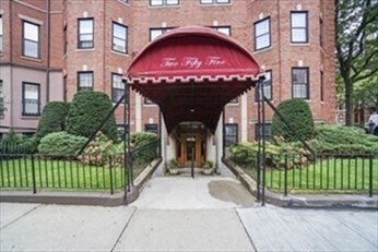 Building Photo - 255 Beacon St