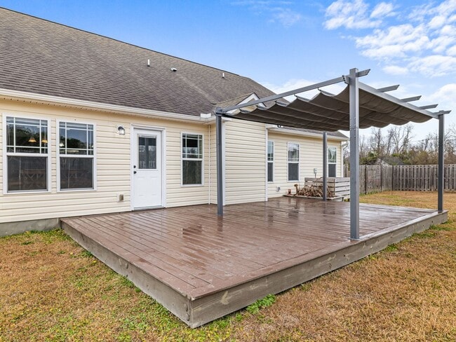 Building Photo - Beautiful Home Close to MCAS New River Air Station