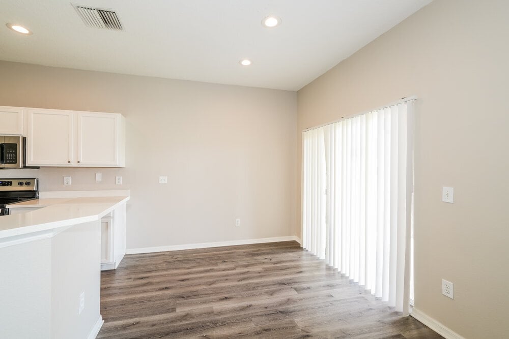 Building Photo - 748 Star Pointe Dr