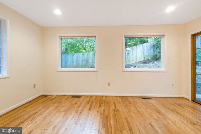 Building Photo - 4111 Denfeld Ave