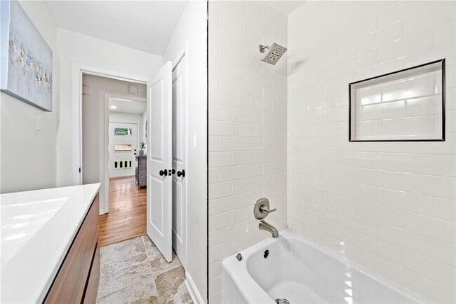 Building Photo - 801 N Evelyn Pl NW