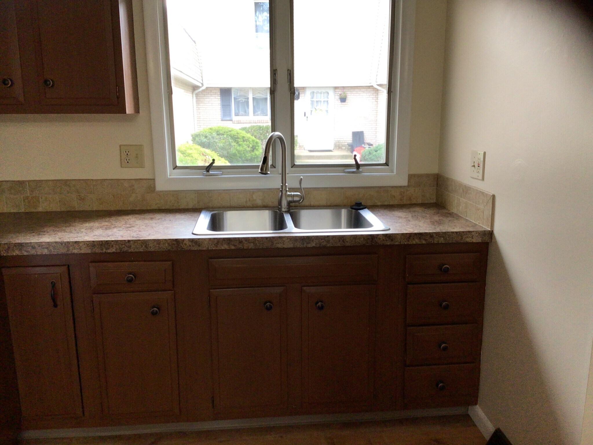 Kitchen - 6300 Portage St NW