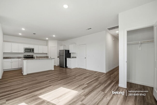 Building Photo - 10726 Sonny Trails Ct