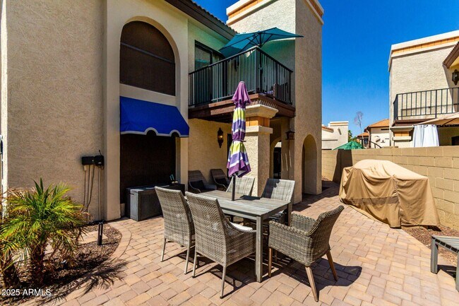 Building Photo - 4932 E Siesta Dr