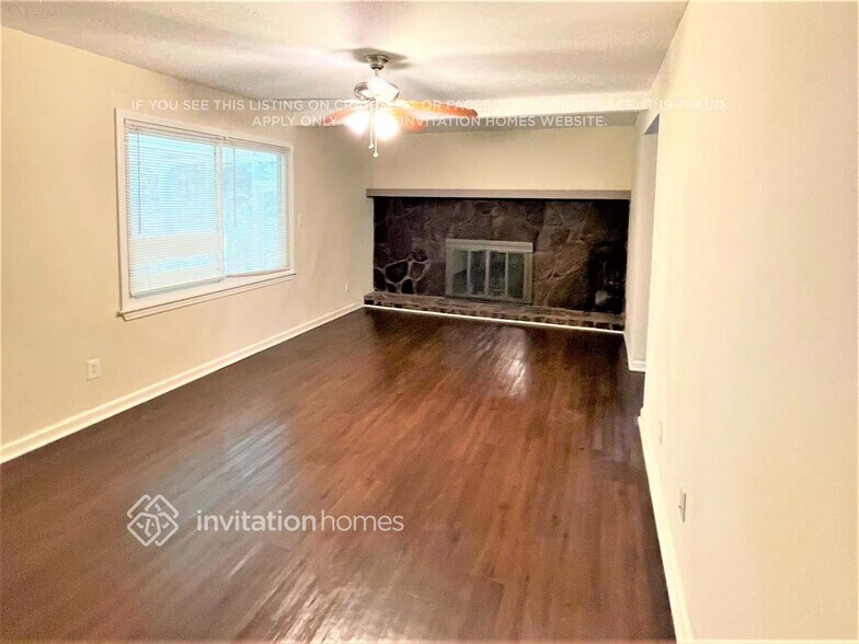 Building Photo - 1386 Larkview Dr SW