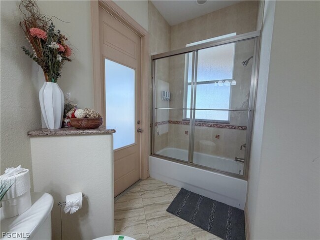 Building Photo - 2501 SE 19th Pl