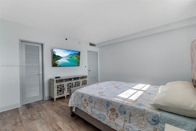 Building Photo - 3000 S Ocean Dr