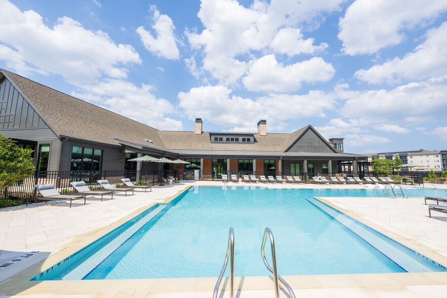 Primary Photo - Woodside at Seven Pines