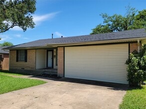 Building Photo - 1220 Lewis Dr