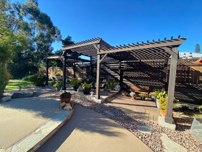 Building Photo - 1651 Chiswick Ct