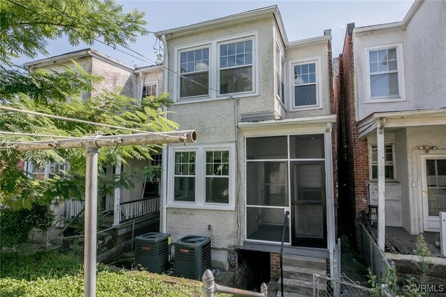 Building Photo - 2302 Maplewood Ave