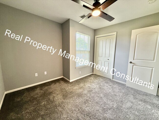 Building Photo - Stunning 4-Bedroom Home with Outdoor Oasis