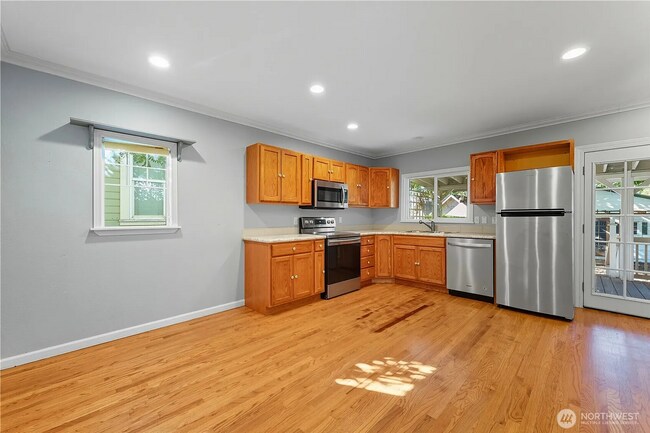 Building Photo - Stunning Newly Remodeled 3-Bed, 2-Bath Home in Great Location!