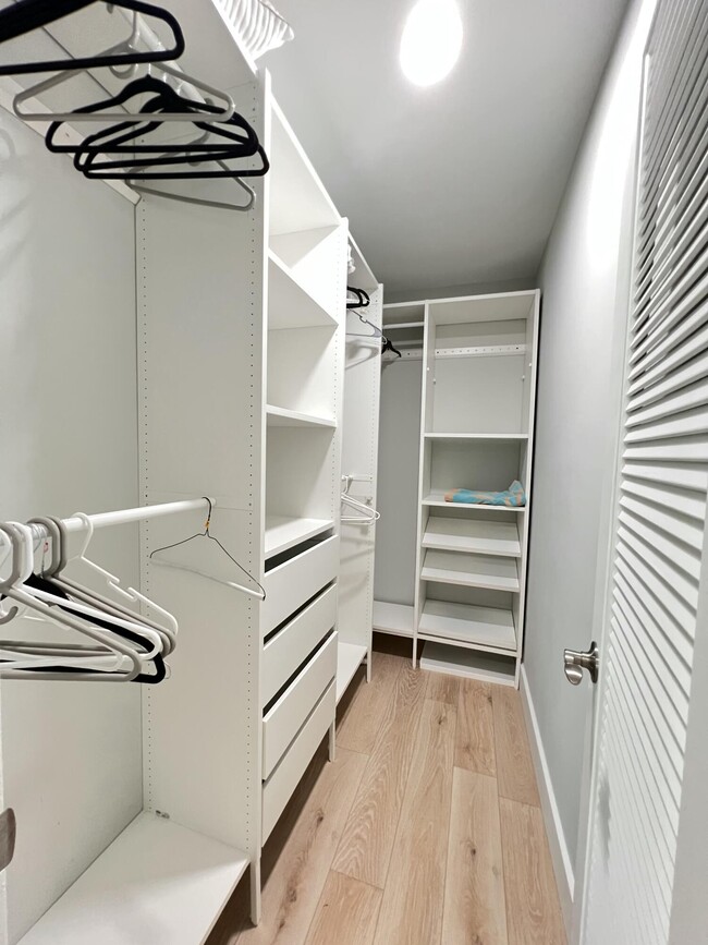 Building Photo - 698 Normandy Ln