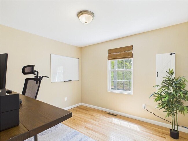 Building Photo - 23 Beechwood Hollow
