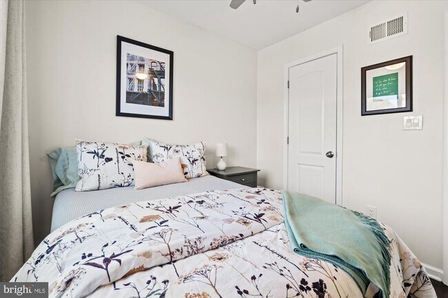 Building Photo - 134 35th St NE