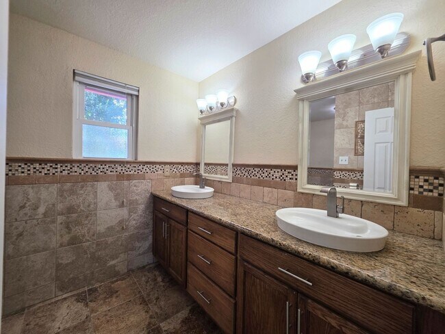 Building Photo - 7819 Hearthstone Cir