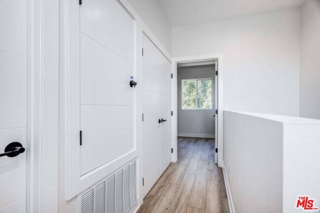 Building Photo - 624 W 83rd St