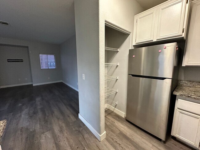 Building Photo - Upgraded 3 bedroom!
