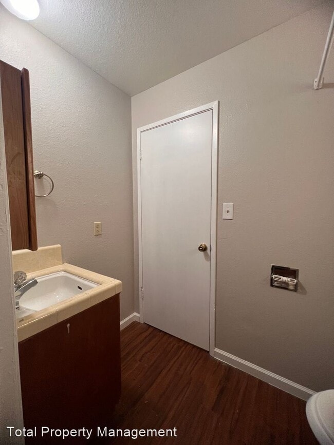 Building Photo - 3 br, 2 bath House - 1697 E. Avila Dr