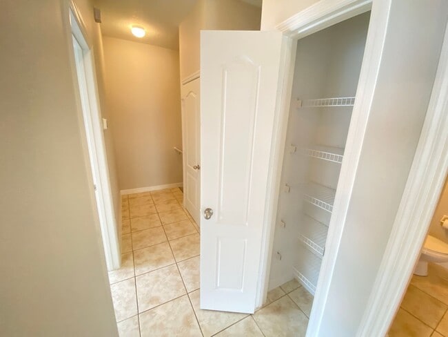Building Photo - Gated Community!  Carter Glen Community 3/...