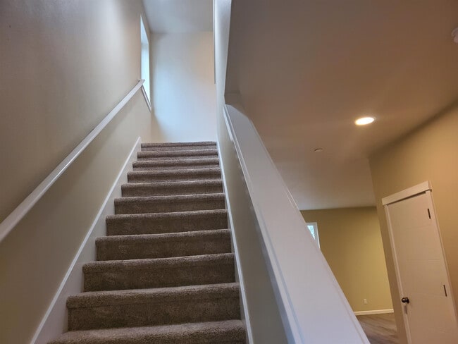 Building Photo - 1502 Onyx St SE