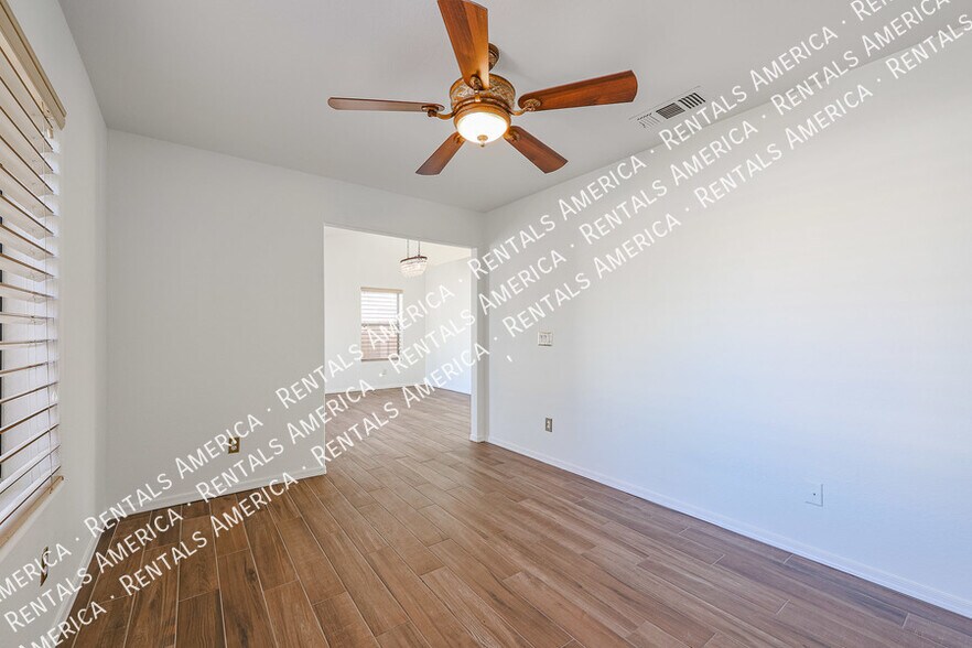 Building Photo - 4647 E Lavender Ln