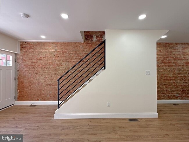 Building Photo - 2762 Martha St