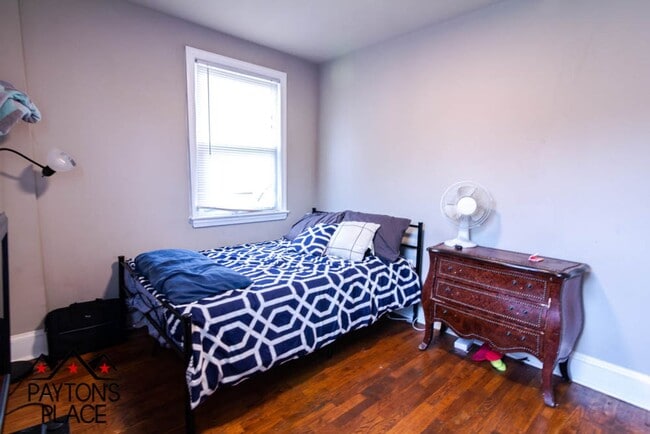 Building Photo - Spacious Single Family home with Huge Back...