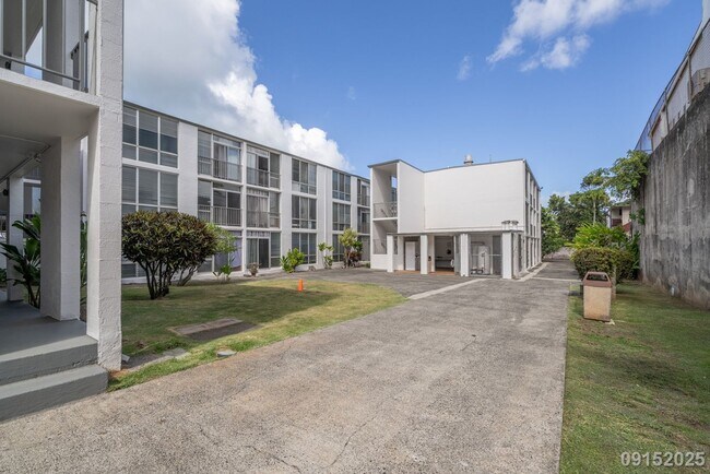 Building Photo - $2,900/mo | 2BR | 1BA | 620 sq. ft. | Move...