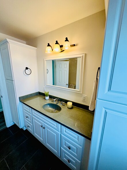 Building Photo - 20606 Raymond Ave